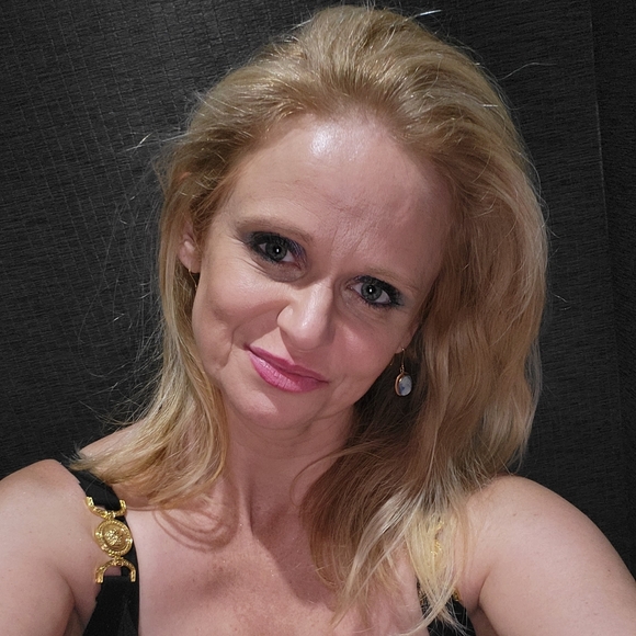 Meet your Posher, Vanessa - Picture 2 of 2